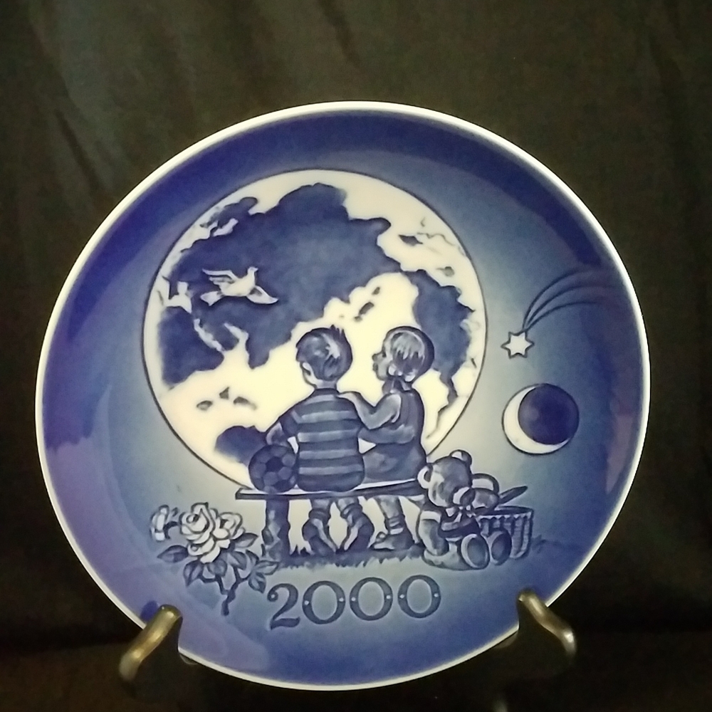 ROYAL COPENHAGEN CHRISTMAS PLATE 2000 Millennium Denmark